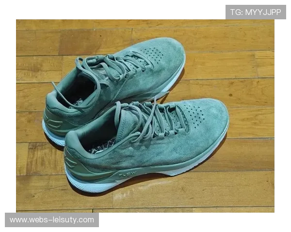 库里上脚2011年Adidas crazy light老鞋，引发怀旧风潮